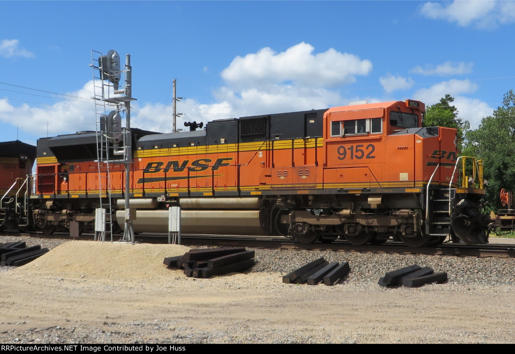 BNSF 9152